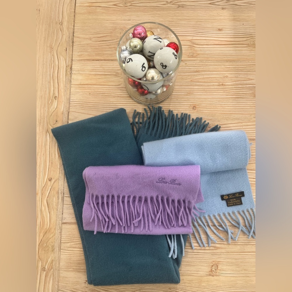Loro Piana 100% Cashmere Scarf | Purple Fringe | Italian Luxury - Picture 5 of 5